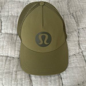 Lululemon hat, size s/m
